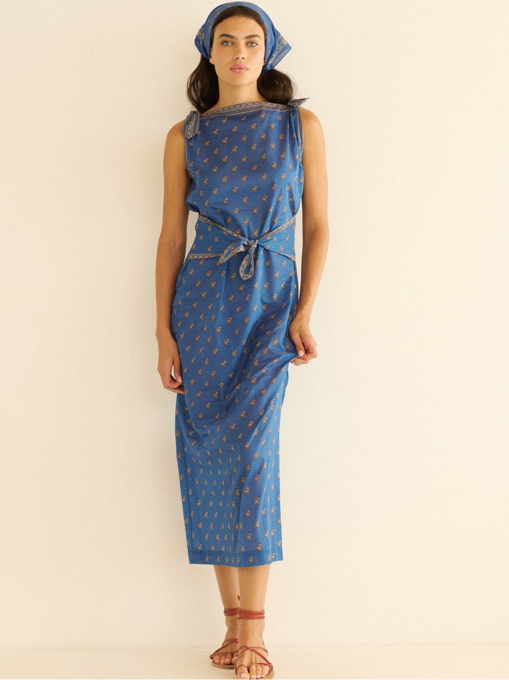Dôen NWOT Amorette midi dress in blue paisley print